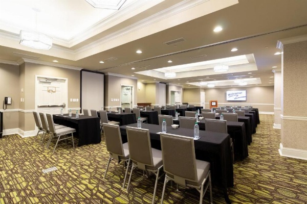 Holiday Inn Express Savannah - Historic District image 28